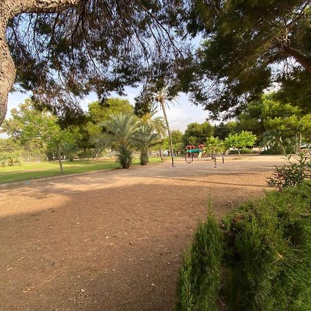 Orihuela Costa 2-Bedroom 1-Bath Renovated Vacation Rental On La Zenia Beach المظهر الخارجي الصورة
