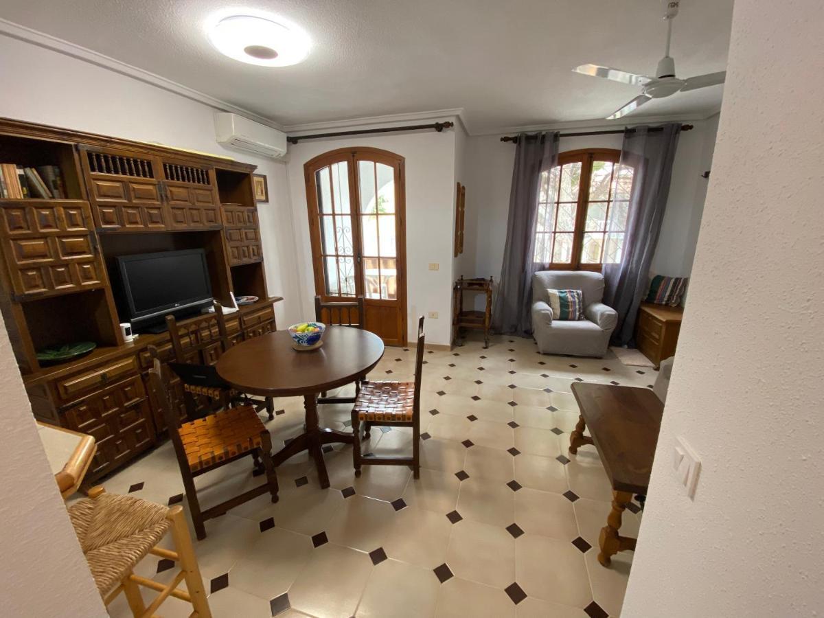 Orihuela Costa 2-Bedroom 1-Bath Renovated Vacation Rental On La Zenia Beach المظهر الخارجي الصورة