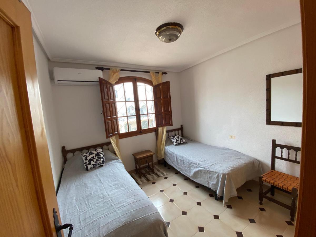 Orihuela Costa 2-Bedroom 1-Bath Renovated Vacation Rental On La Zenia Beach المظهر الخارجي الصورة